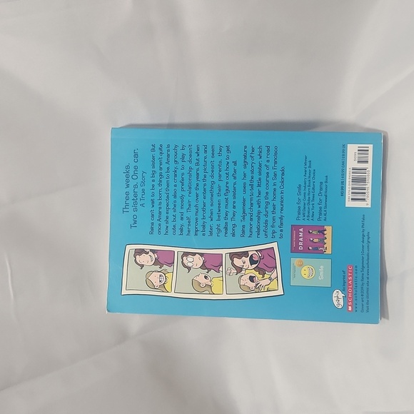 Graphic novel “sisters” by Raina Telgemeier - Picture 3 of 3